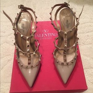 SOLD- Valentino Rockstud Pump nude patent leather